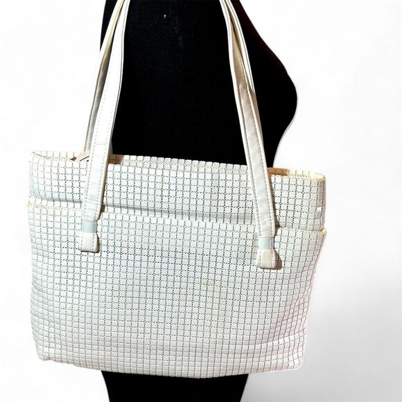 1960s Lumured Creamy White Tote Bag, Tile Mesh Zipper Closure double Handles - Picture 5 of 14